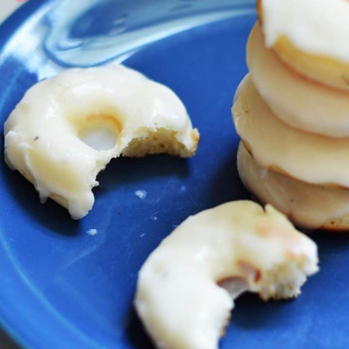 Lemon mini donuts